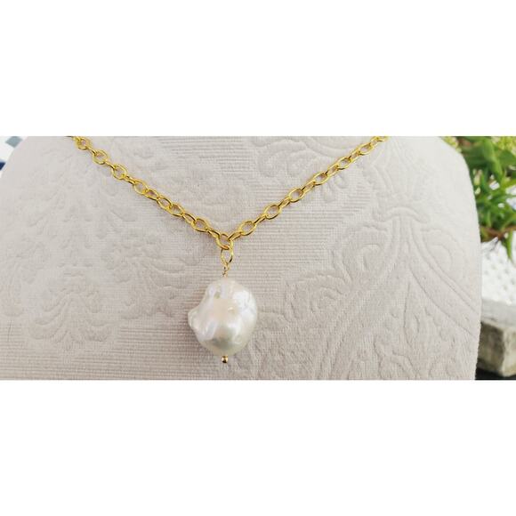 Stunning Baroque Pearl Jewelry Set Necklace has an Adjustable Length Chain - Picture 4 of 4